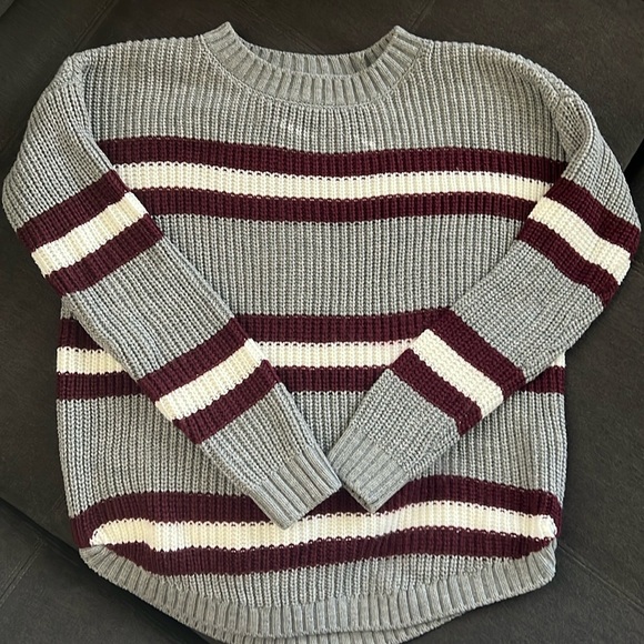 SO Brand Sweater in EUC - size medium - Picture 1 of 3